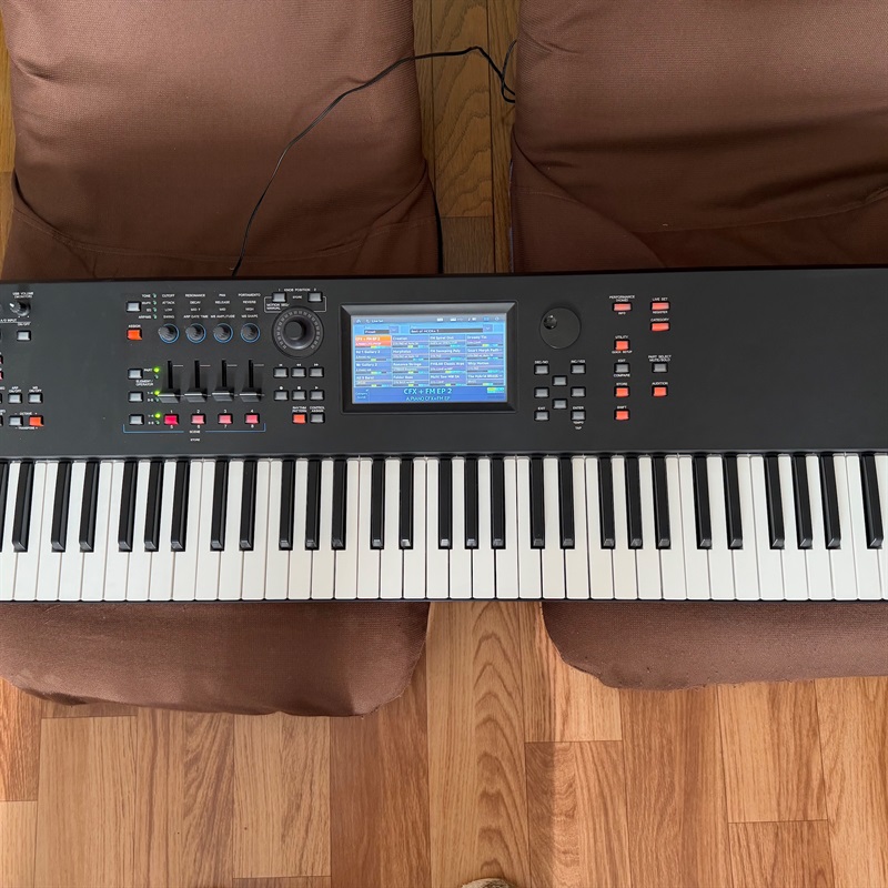 YAMAHA MODX+ 7の画像